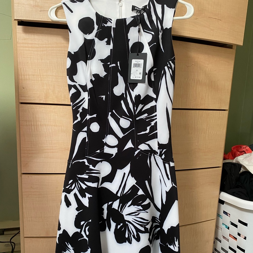 DKNY short sleeve dress with black & white pattern